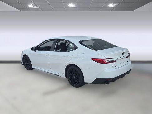 New 2026 Toyota Camry SE image 3