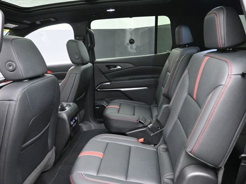 Used 2024 Chevrolet Traverse RS image 19