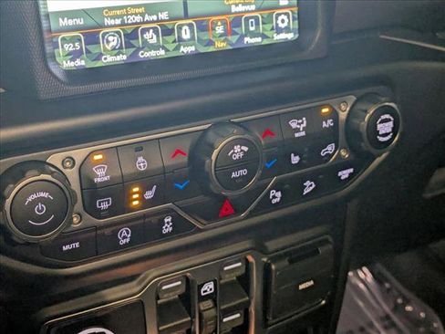 Used 2020 Jeep Wrangler Unlimited Sahara image 16