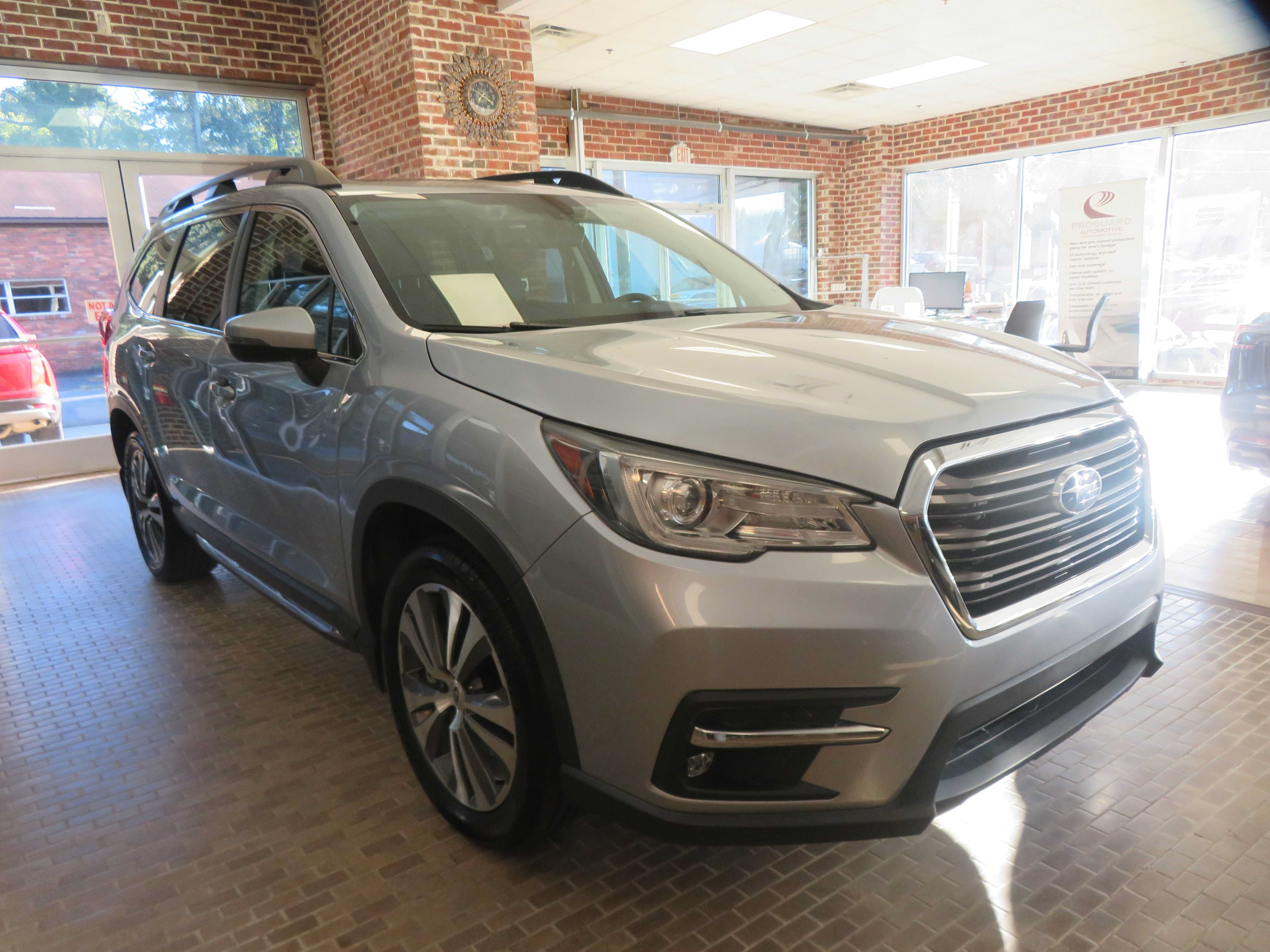 Used 2021 Subaru Ascent Limited w/ Technology Package AWD/4WD image 3