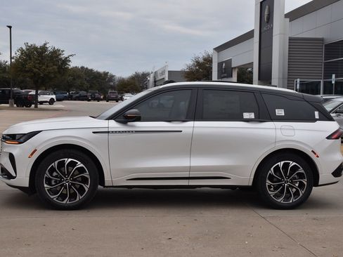 New 2026 Lincoln Nautilus Reserve image 11