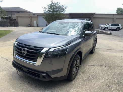 Certified 2024 Nissan Pathfinder SV FWD image 1