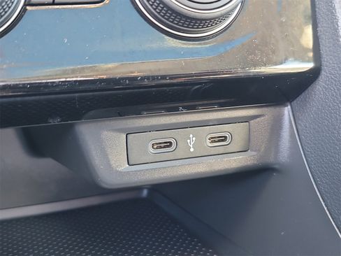 Used 2021 Volkswagen Jetta SE image 25