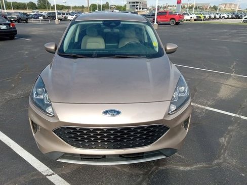 Used 2021 Ford Escape SE w/ Convenience Package image 2