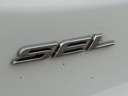 Used 2021 Ford Edge SEL w/ Convenience Package FWD image 11