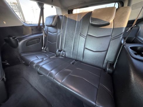 Used 2019 Cadillac Escalade ESV Luxury image 16