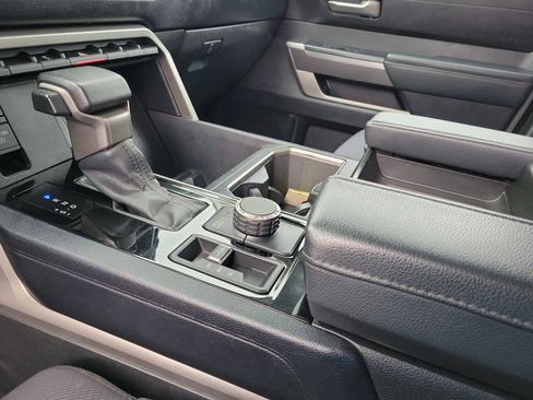 Used 2022 Toyota Tundra SR5 w/ SR5 Convenience Package image 29