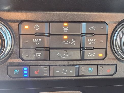 Used 2019 Ford F150 Platinum w/ Equipment Group 701A Luxury AWD/4WD image 6