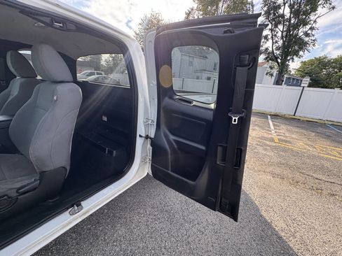 Used 2019 Toyota Tacoma SR image 38