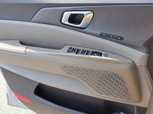 Used 2026 Kia Carnival EX image 21