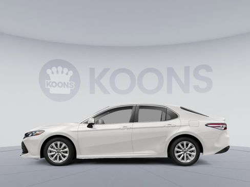 Used 2018 Toyota Camry LE image 4