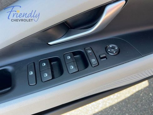 Used 2025 Hyundai Elantra Limited FWD image 25