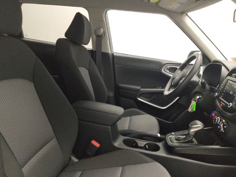 Used 2025 Kia Soul LX w/ LX Technology Package image 21