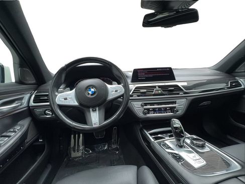 Used 2022 BMW 740i w/ Luxury Rear Seating Package RWD image 35