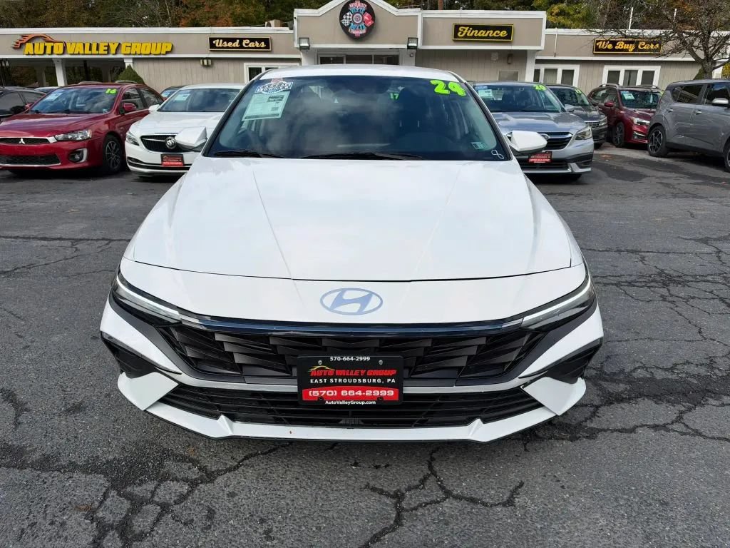 Used 2024 Hyundai Elantra SEL FWD image 3