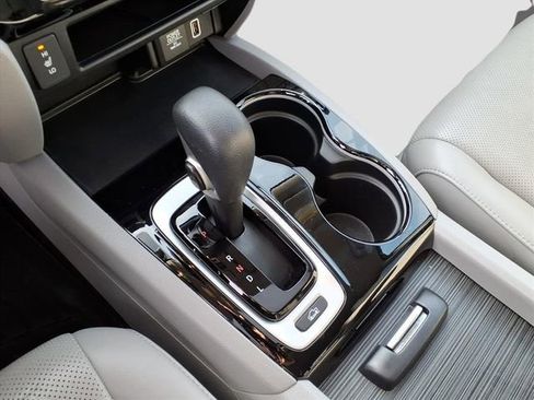 Used 2019 Honda Ridgeline RTL-E image 16