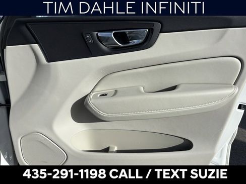 Used 2023 Volvo XC60 B5 Plus image 15