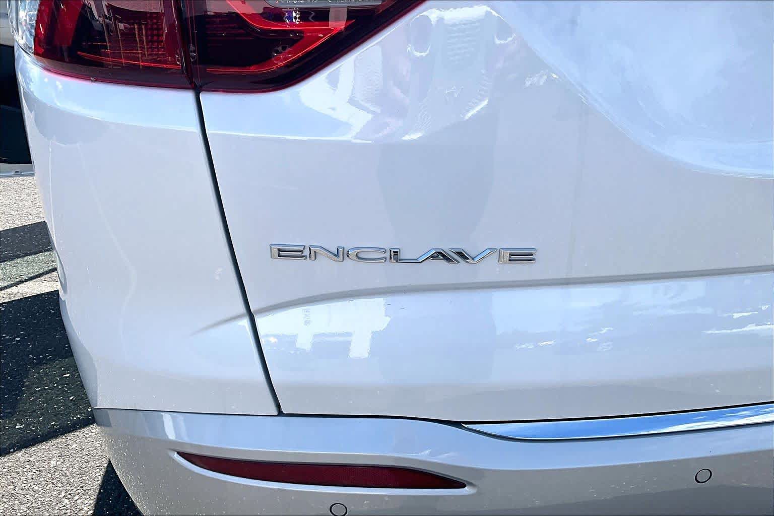 Used 2024 Buick Enclave Essence FWD image 18
