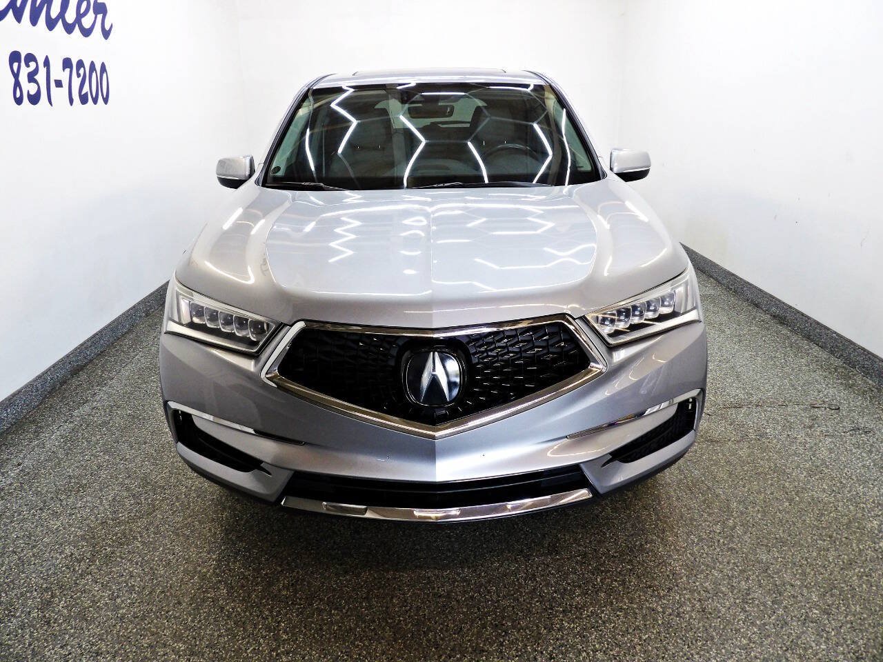 Used 2020 Acura MDX w/ Technology Package FWD image 2