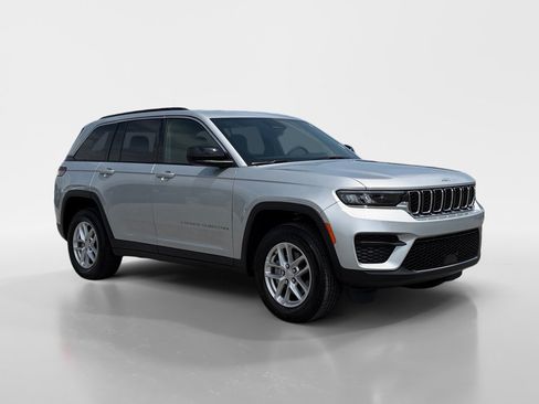 Used 2025 Jeep Grand Cherokee Laredo X w/ Luxury Tech Group I AWD/4WD image 7