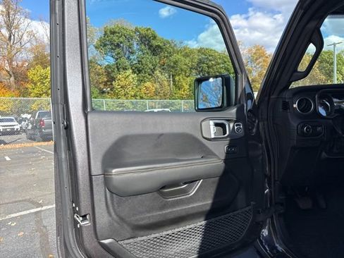 Used 2024 Jeep Wrangler Sahara image 34