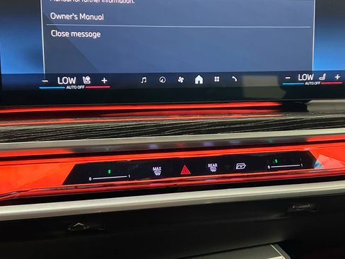 Used 2024 BMW 740i image 27