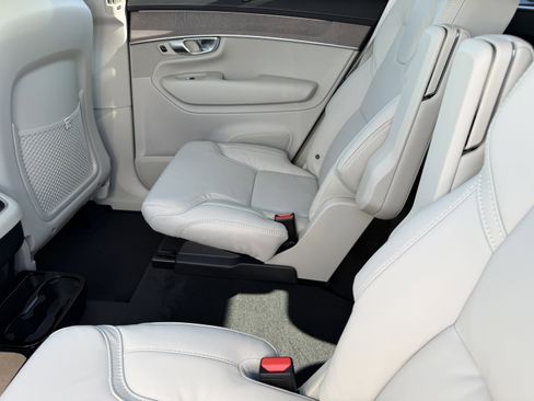 New 2026 Volvo XC90 B5 Ultra image 16