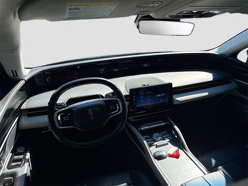 Used 2024 Lincoln Nautilus Reserve image 25