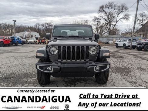 Used 2023 Jeep Gladiator Sport image 7