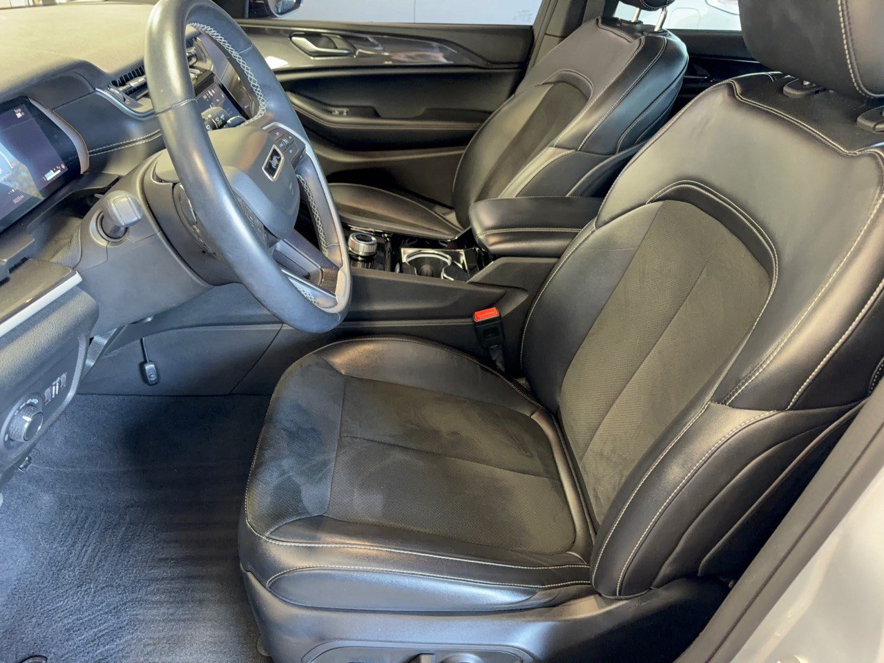 Used 2021 Jeep Grand Cherokee L Laredo RWD image 5