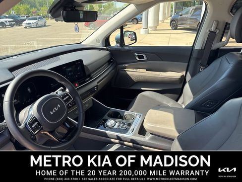 Used 2025 Kia Carnival SX FWD image 11