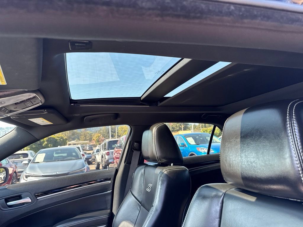 Used 2023 Chrysler 300 S w/ Comfort Group RWD image 5