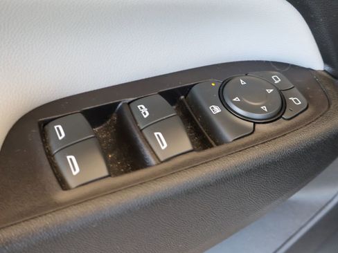 Used 2020 Chevrolet Equinox LS w/ LS Convenience Package image 11