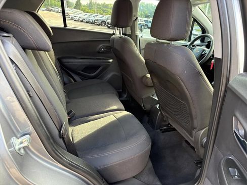 Used 2020 Chevrolet Trax LS w/ Tint and Cruise Package FWD image 17