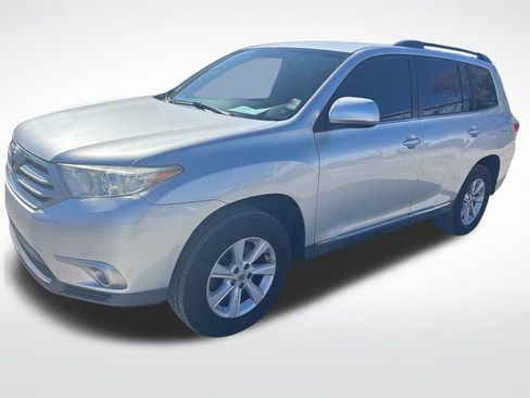 Used 2013 Toyota Highlander Plus image 2