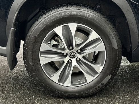 Certified 2023 Toyota Highlander XLE image 8