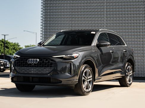 Certified 2025 Audi Q5 Premium w/ Premium Plus AWD/4WD image 7