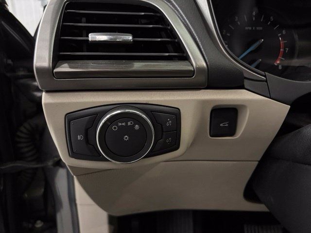 Used 2017 Ford Fusion SE FWD image 24