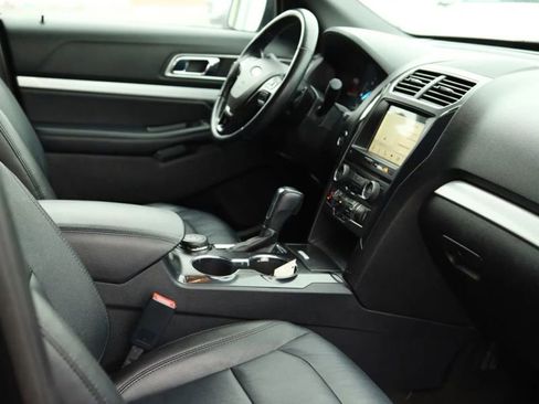 Used 2017 Ford Explorer XLT w/ Equipment Group 202A image 44