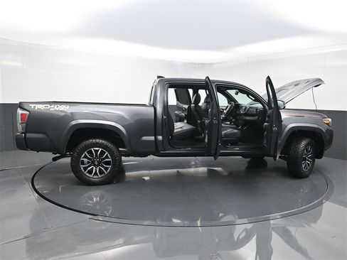 Used 2022 Toyota Tacoma TRD Sport image 36