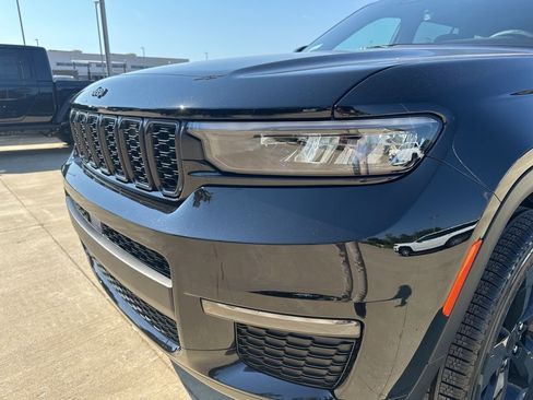 New 2025 Jeep Grand Cherokee L Limited w/ Black Appearance Package image 16