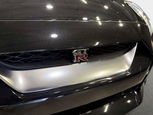 Used 2021 Nissan GT-R Premium image 10