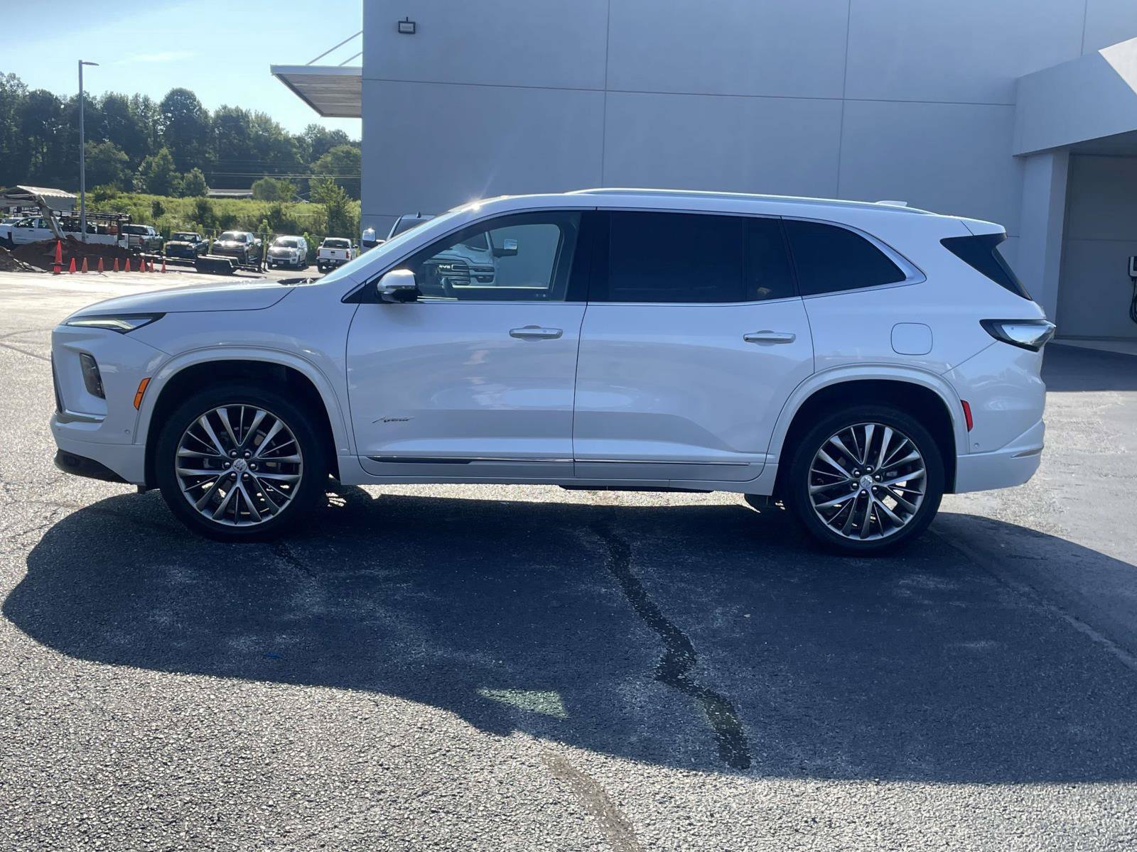 Used 2025 Buick Enclave Avenir w/ Super Cruise Package AWD/4WD image 11