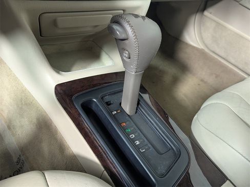 Used 1999 Toyota Avalon XL image 19