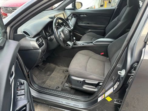 Used 2018 Toyota C-HR XLE image 23