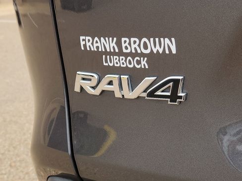 Used 2023 Toyota RAV4 XLE Premium image 8