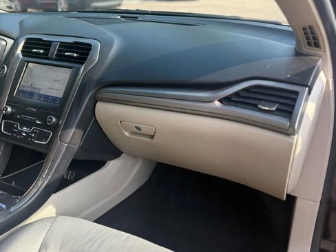 Used 2019 Ford Fusion SE image 37