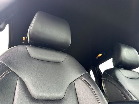 Used 2024 Jeep Compass Limited AWD/4WD image 17