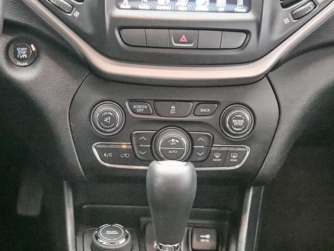 Used 2015 Jeep Cherokee Limited AWD/4WD image 28