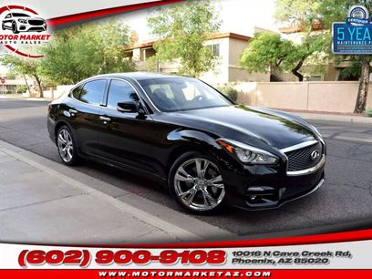Used 2017 INFINITI Q70 3.7 w/ Technology Package